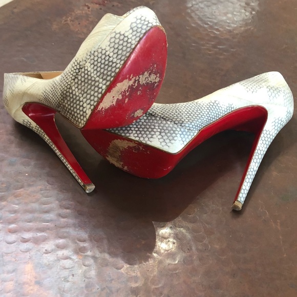 Christian Louboutin Peep Toe Platform Pumps - Picture 4 of 8